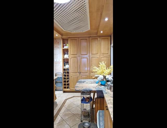 6 BEDROOM HOUSE FOR SALE IN SELWYN